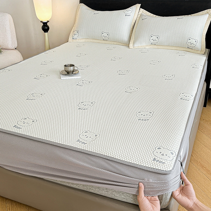 91家纺网 家纺一手货源 找家纺 摩妮卡 2026新款PE中分子凉感冰豆豆凉席三件套床笠三件套 冰豆豆-熊仔