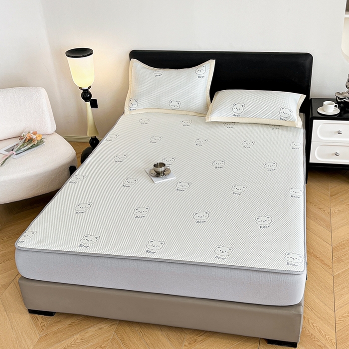 91家纺网 家纺一手货源 找家纺 摩妮卡 2026新款PE中分子凉感冰豆豆凉席三件套床笠三件套 冰豆豆-熊仔