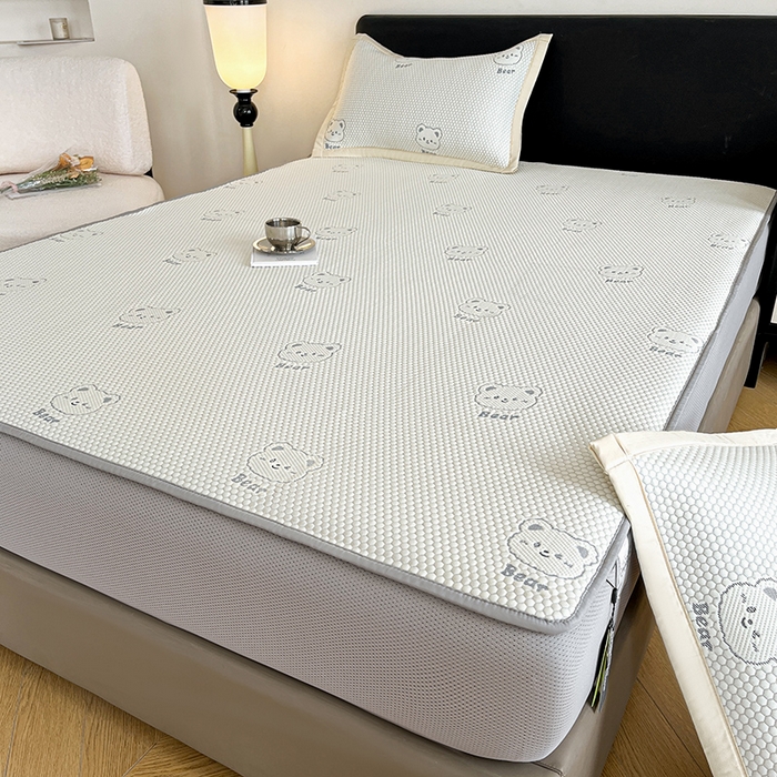 91家纺网 家纺一手货源 找家纺 摩妮卡 2026新款PE中分子凉感冰豆豆凉席三件套床笠三件套 冰豆豆-熊仔