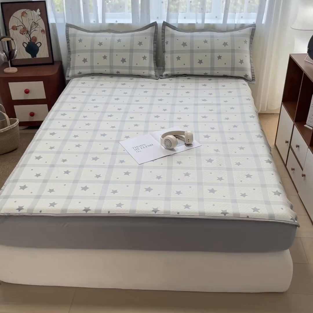 91家纺网 家纺一手货源 找家纺 摩妮卡 2026新款PE中分子凉感冰豆豆凉席三件套床笠三件套 心心相印-灰