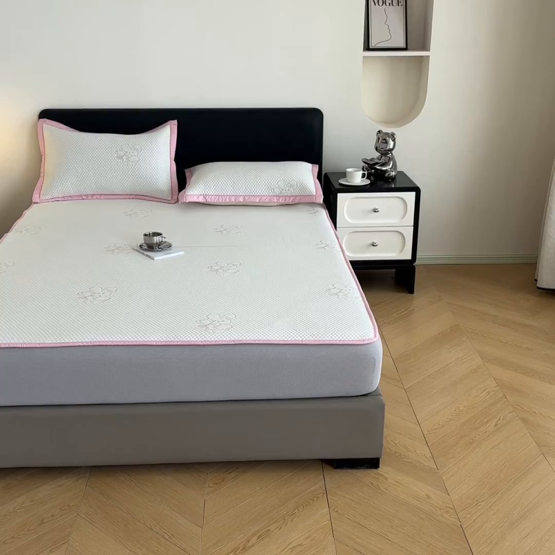 91家纺网 家纺一手货源 找家纺 摩妮卡 2026新款PE中分子凉感冰豆豆凉席三件套床笠三件套 冰豆豆-萌兔兔