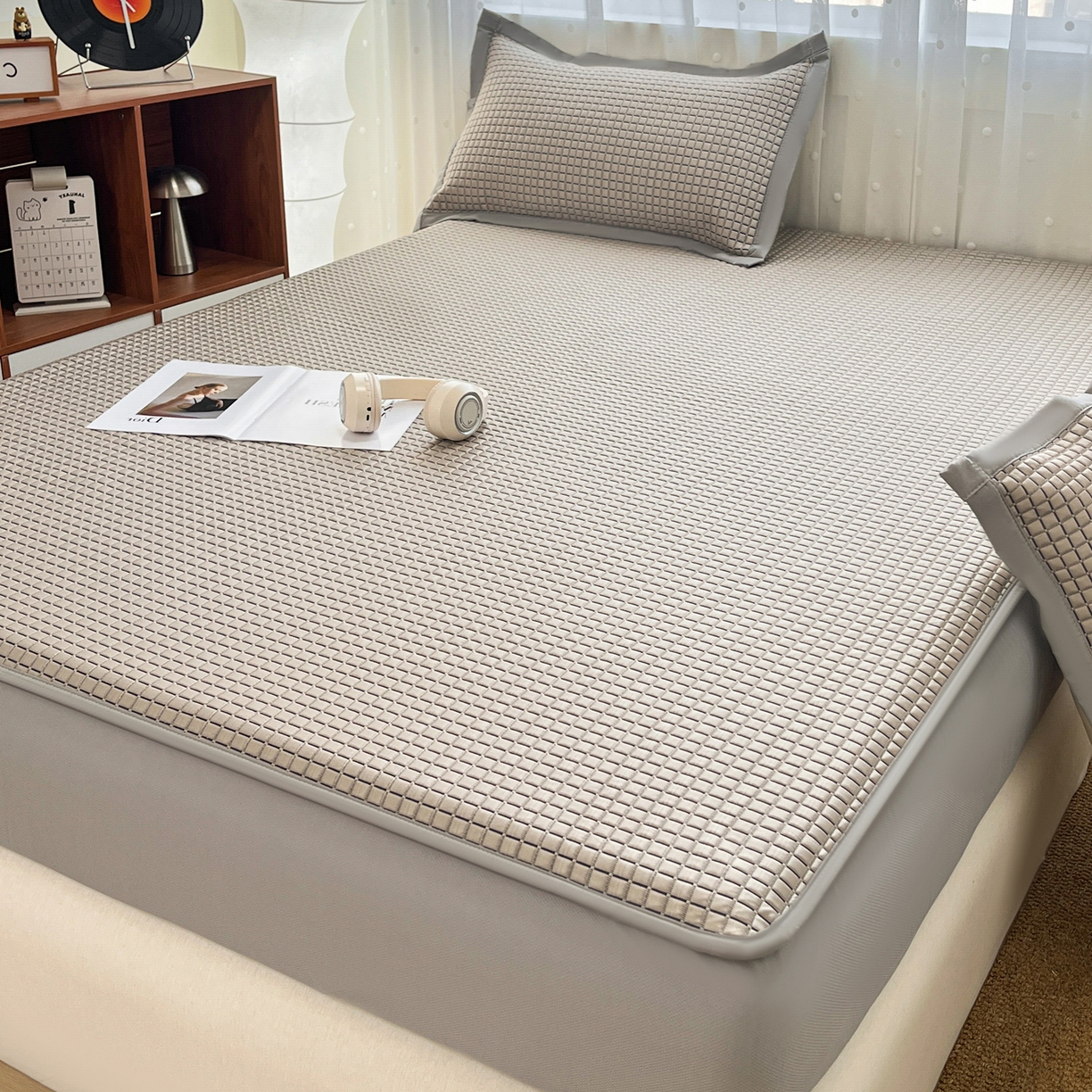 91家纺网 家纺一手货源 找家纺 （总）摩妮卡 2026新款豆豆凉席PE高分子凉感床笠软席冰丝席三件套