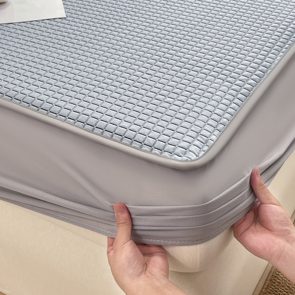 91家纺网 家纺一手货源 找家纺 摩妮卡 2026新款豆豆凉席PE高分子凉感床笠软席冰丝席三件套 几何花境-蓝