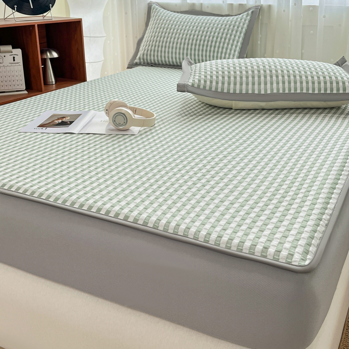 91家纺网 家纺一手货源 找家纺 摩妮卡 2026新款豆豆凉席PE高分子凉感床笠软席冰丝席三件套 色彩格-绿