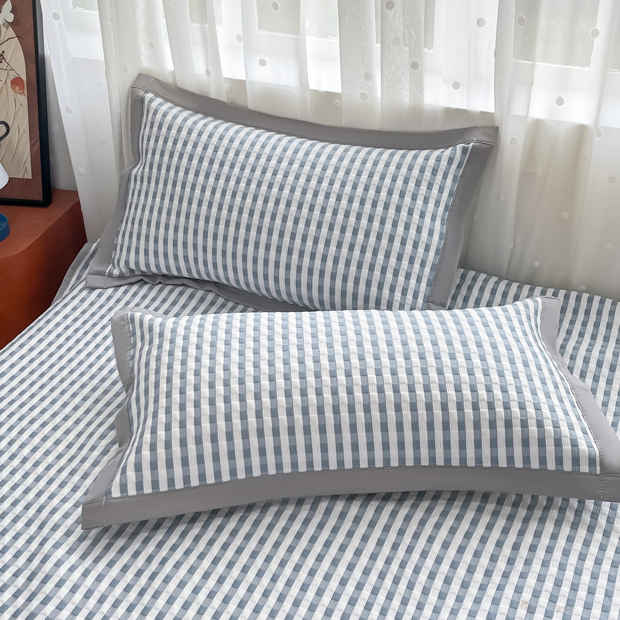 91家纺网 家纺一手货源 找家纺 摩妮卡 2026新款豆豆凉席PE高分子凉感床笠软席冰丝席三件套 色彩格-蓝