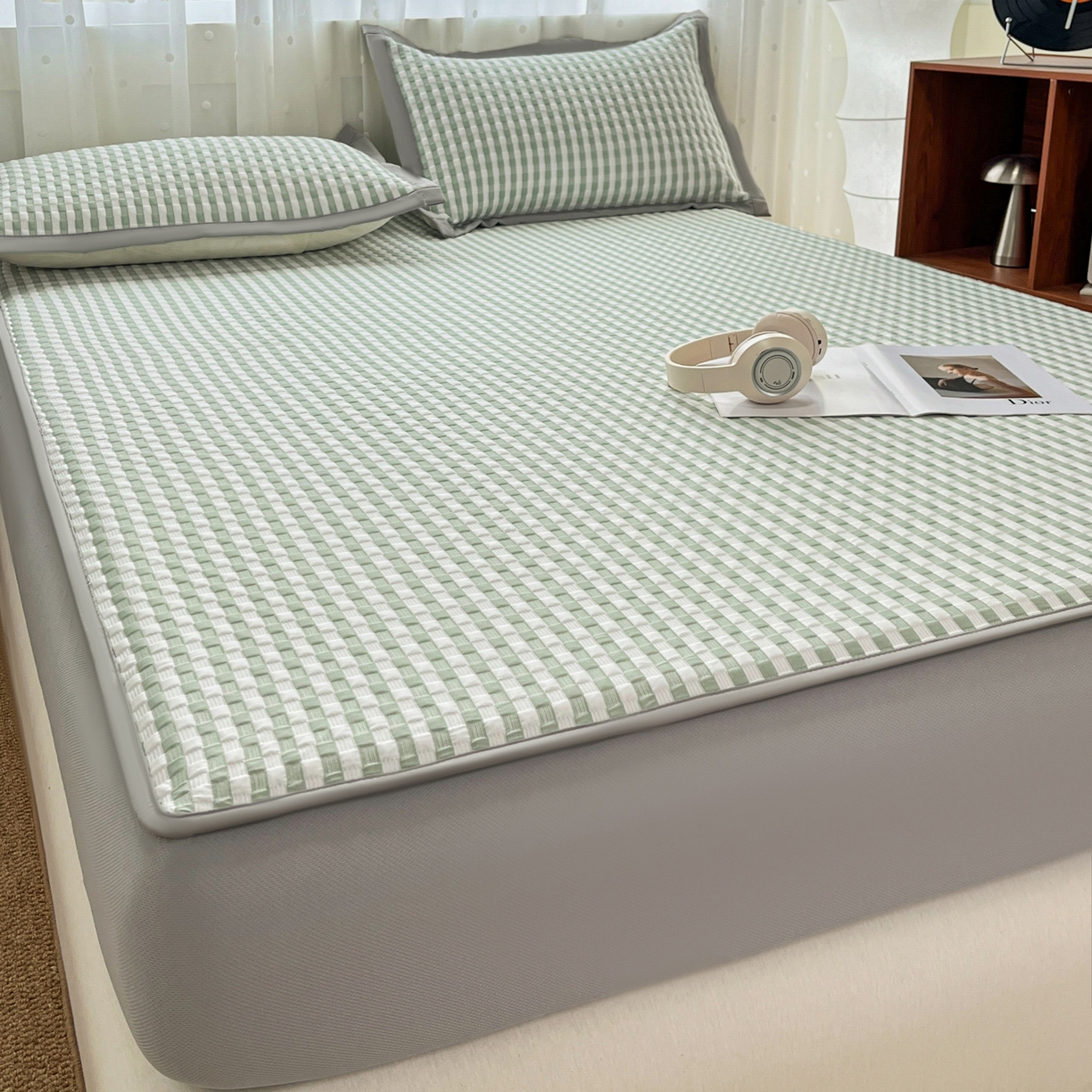 91家纺网 家纺一手货源 找家纺 摩妮卡 2026新款豆豆凉席PE高分子凉感床笠软席冰丝席三件套 色彩格-绿