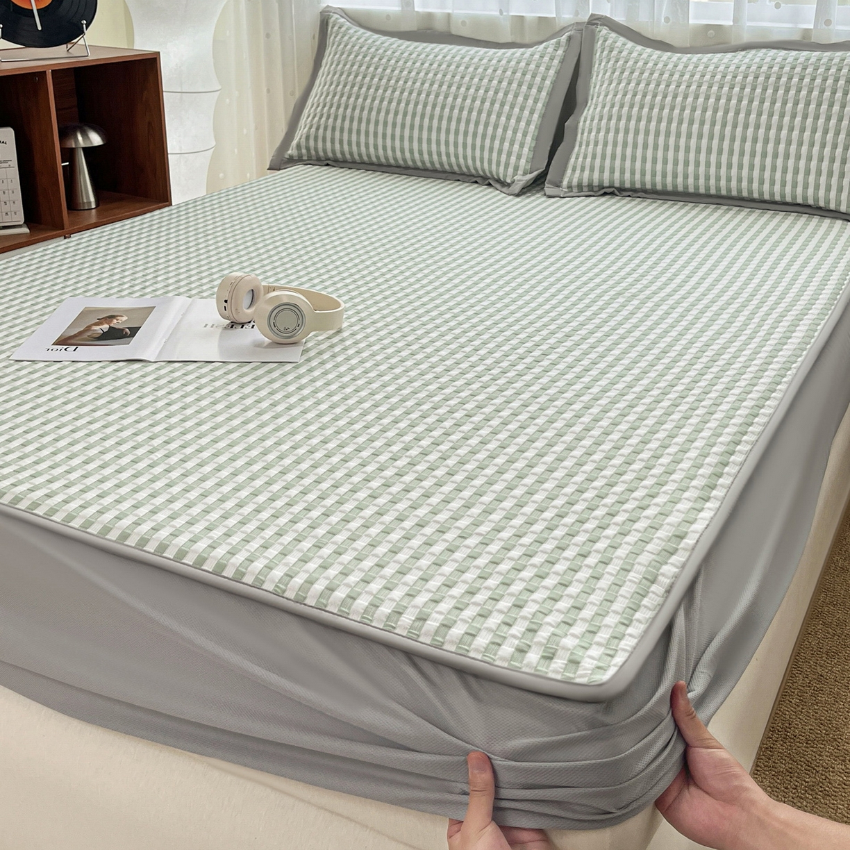 91家纺网 家纺一手货源 找家纺 摩妮卡 2026新款豆豆凉席PE高分子凉感床笠软席冰丝席三件套 色彩格-绿