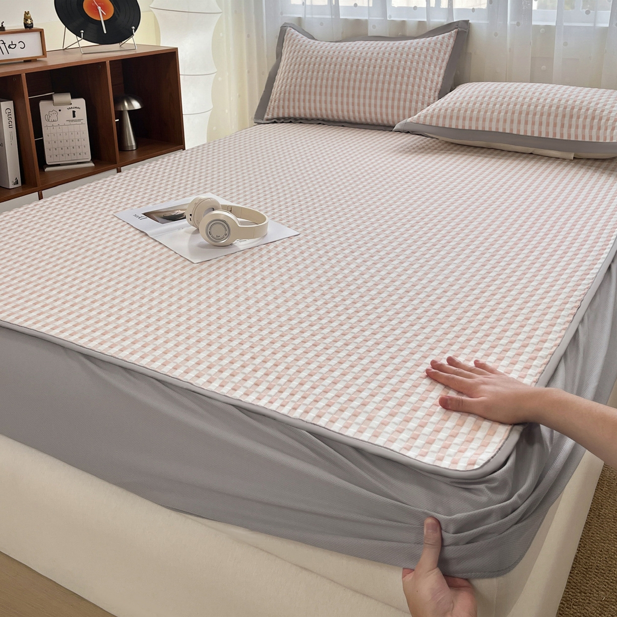 摩妮卡 2026新款豆豆凉席PE高分子凉感床笠软席冰丝席三件套 色彩格-粉