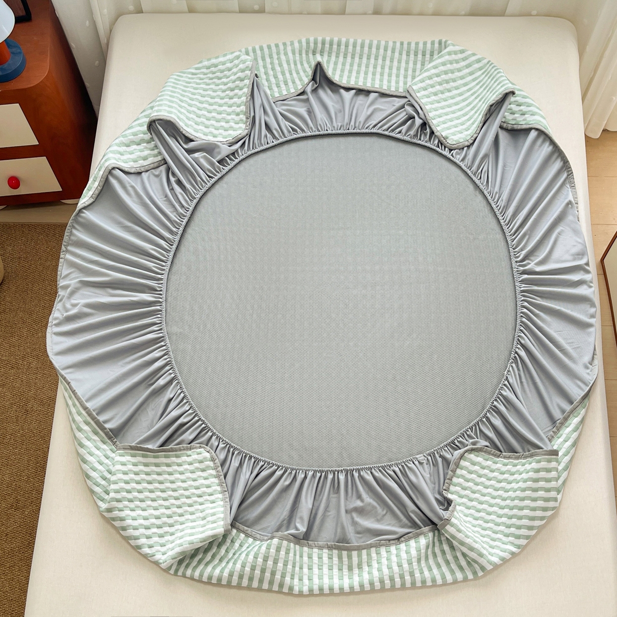 91家纺网 家纺一手货源 找家纺 摩妮卡 2026新款豆豆凉席PE高分子凉感床笠软席冰丝席三件套 色彩格-绿