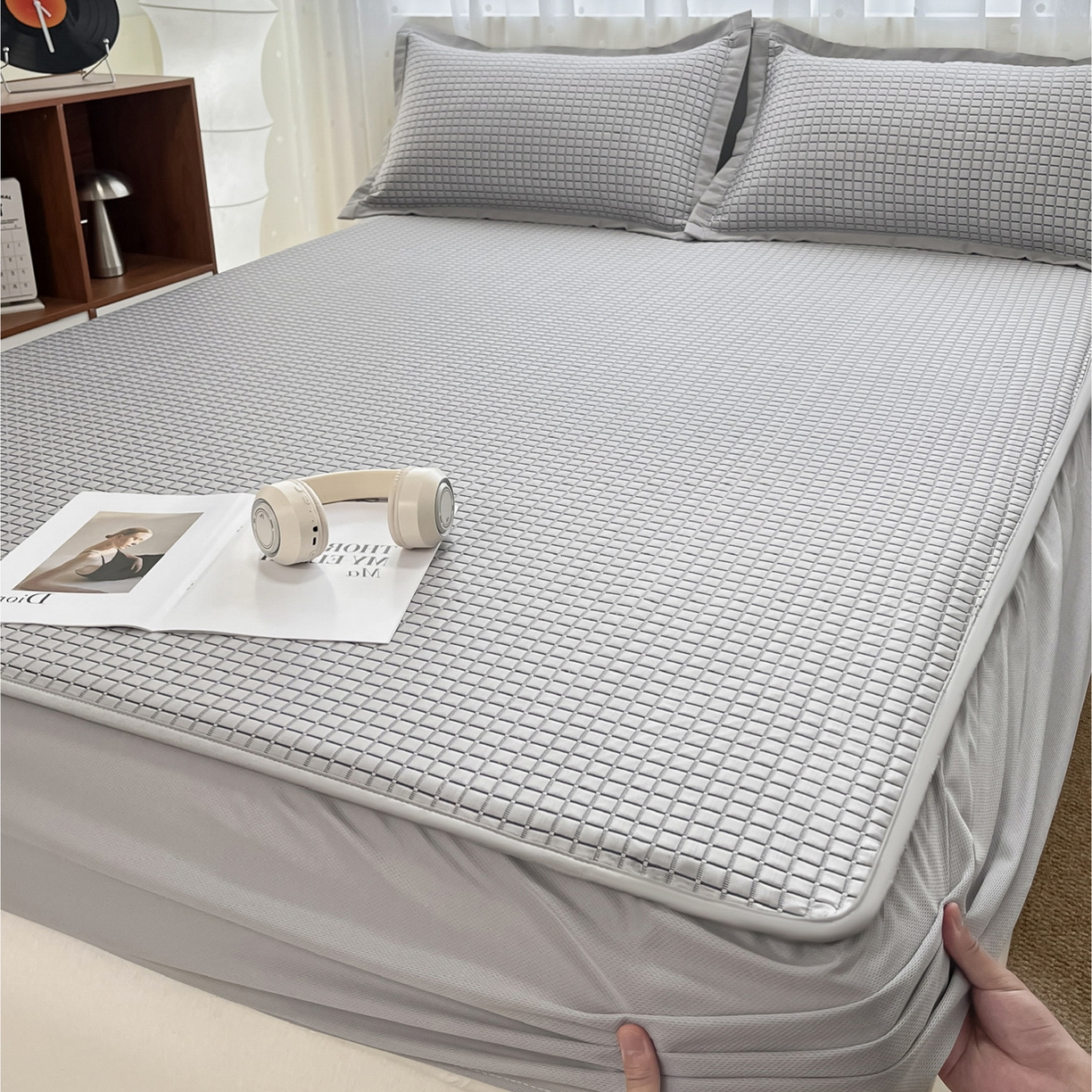 91家纺网 家纺一手货源 找家纺 摩妮卡 2026新款豆豆凉席PE高分子凉感床笠软席冰丝席三件套 几何花境-灰