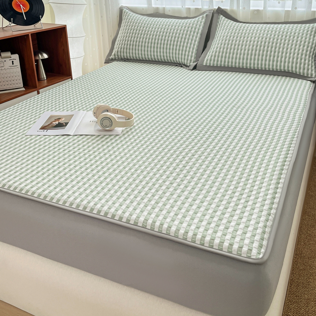 91家纺网 家纺一手货源 找家纺 摩妮卡 2026新款豆豆凉席PE高分子凉感床笠软席冰丝席三件套 色彩格-绿