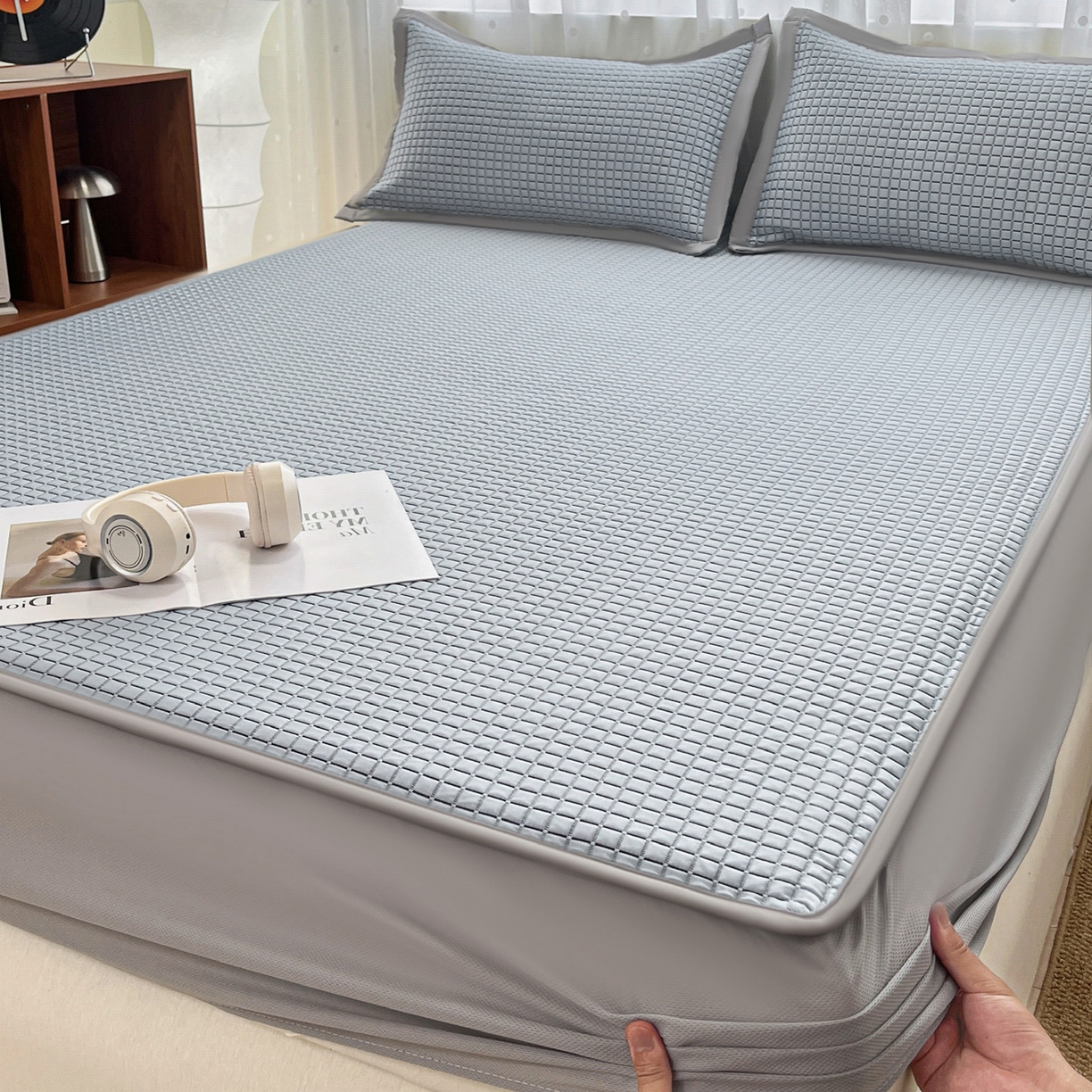 91家纺网 家纺一手货源 找家纺 摩妮卡 2026新款豆豆凉席PE高分子凉感床笠软席冰丝席三件套 几何花境-蓝