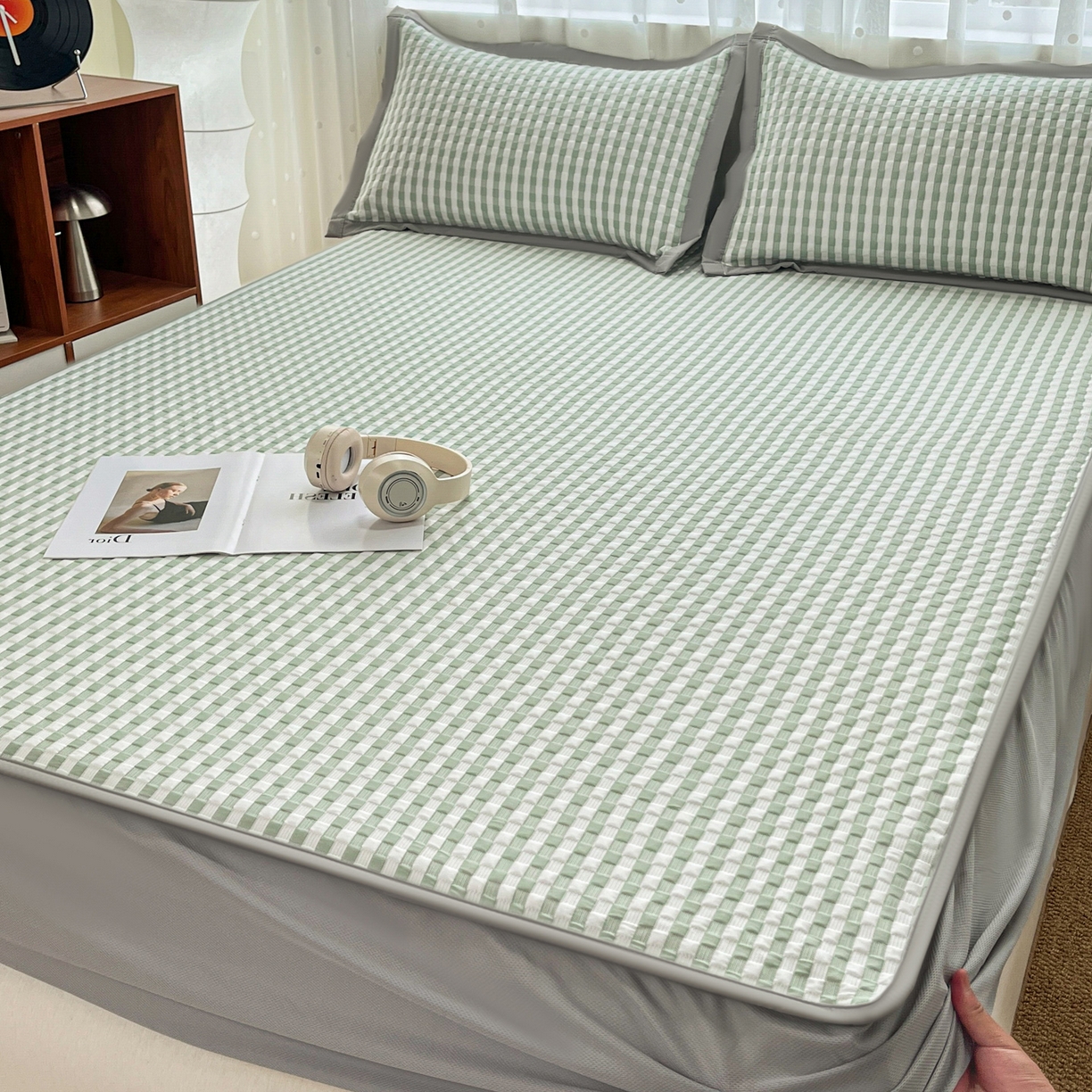 91家纺网 家纺一手货源 找家纺 摩妮卡 2026新款豆豆凉席PE高分子凉感床笠软席冰丝席三件套 色彩格-绿