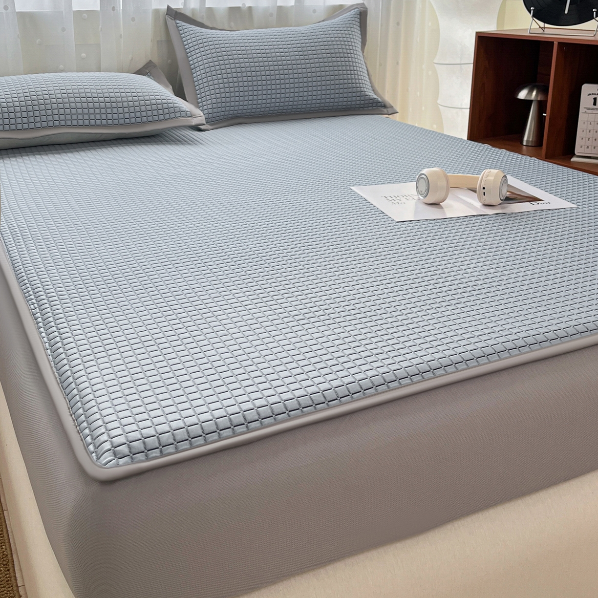 91家纺网 家纺一手货源 找家纺 摩妮卡 2026新款豆豆凉席PE高分子凉感床笠软席冰丝席三件套 几何花境-蓝