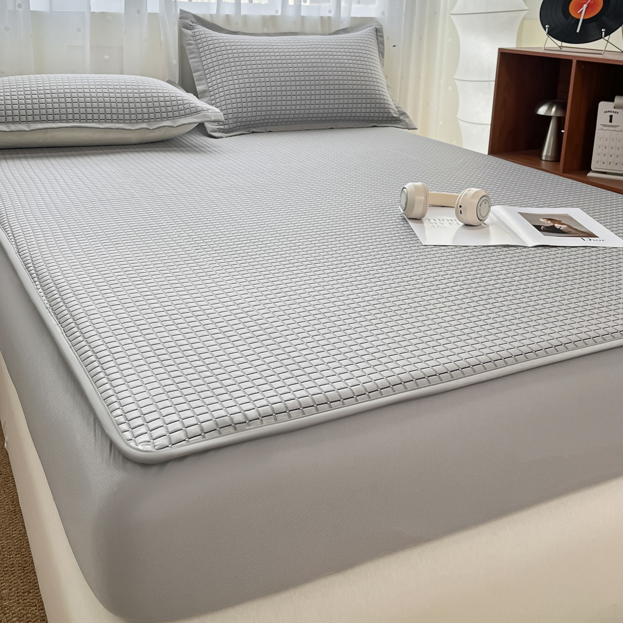 91家纺网 家纺一手货源 找家纺 摩妮卡 2026新款豆豆凉席PE高分子凉感床笠软席冰丝席三件套 几何花境-灰