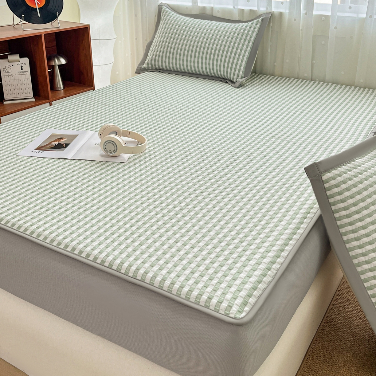 91家纺网 家纺一手货源 找家纺 摩妮卡 2026新款豆豆凉席PE高分子凉感床笠软席冰丝席三件套 色彩格-绿