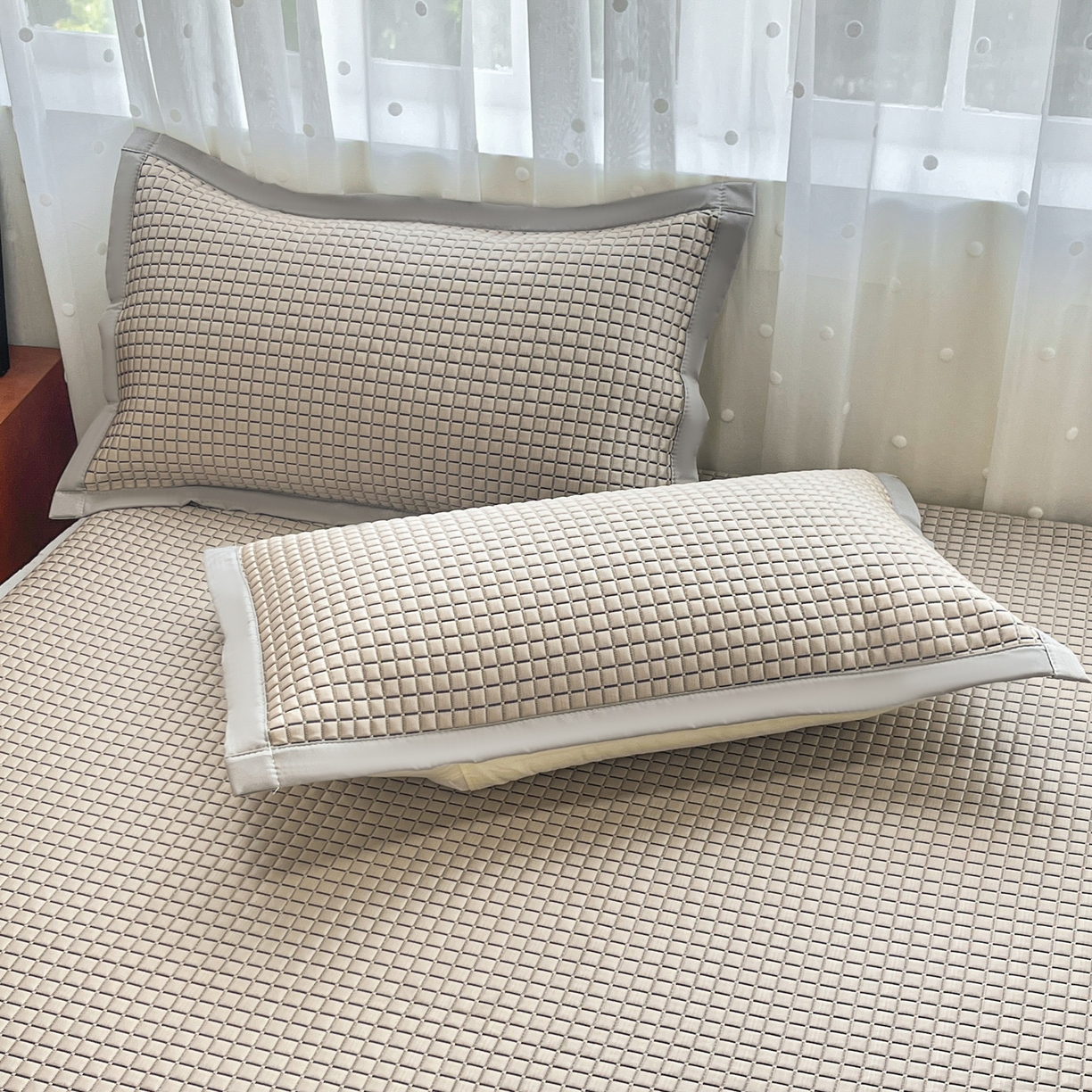 91家纺网 家纺一手货源 找家纺 摩妮卡 2026新款豆豆凉席PE高分子凉感床笠软席冰丝席三件套 几何花境-卡其