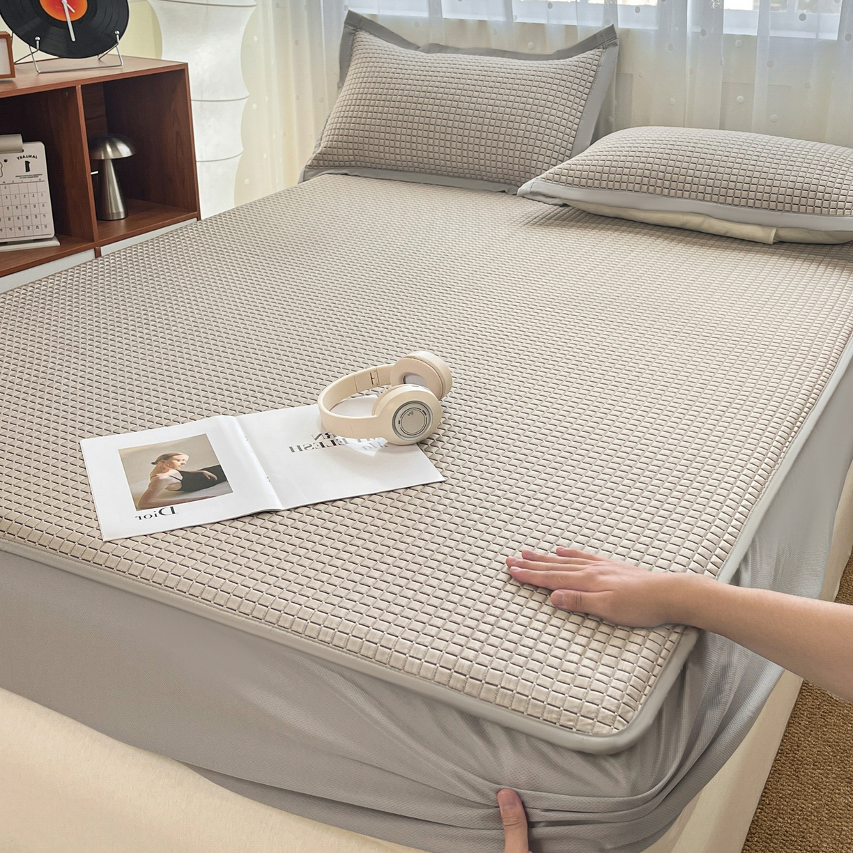 摩妮卡 2026新款豆豆凉席PE高分子凉感床笠软席冰丝席三件套 几何花境-卡其