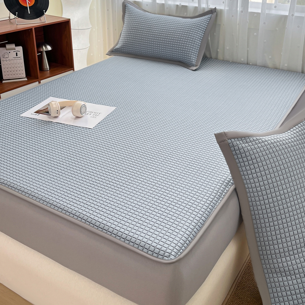 91家纺网 家纺一手货源 找家纺 摩妮卡 2026新款豆豆凉席PE高分子凉感床笠软席冰丝席三件套 几何花境-蓝