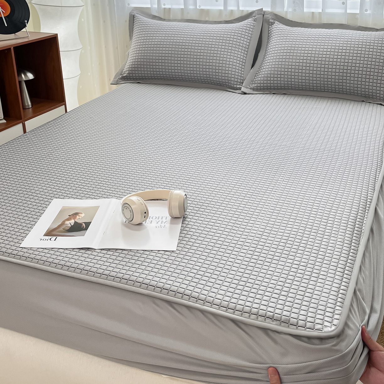 91家纺网 家纺一手货源 找家纺 摩妮卡 2026新款豆豆凉席PE高分子凉感床笠软席冰丝席三件套 几何花境-灰