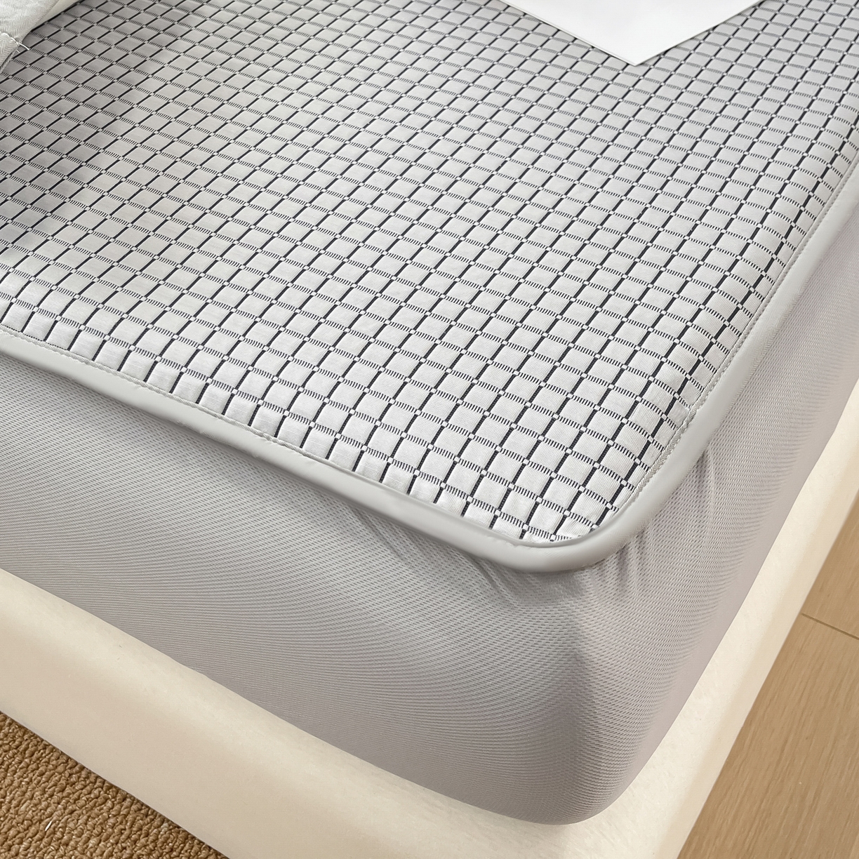 91家纺网 家纺一手货源 找家纺 摩妮卡 2026新款豆豆凉席PE高分子凉感床笠软席冰丝席三件套 几何花境-灰