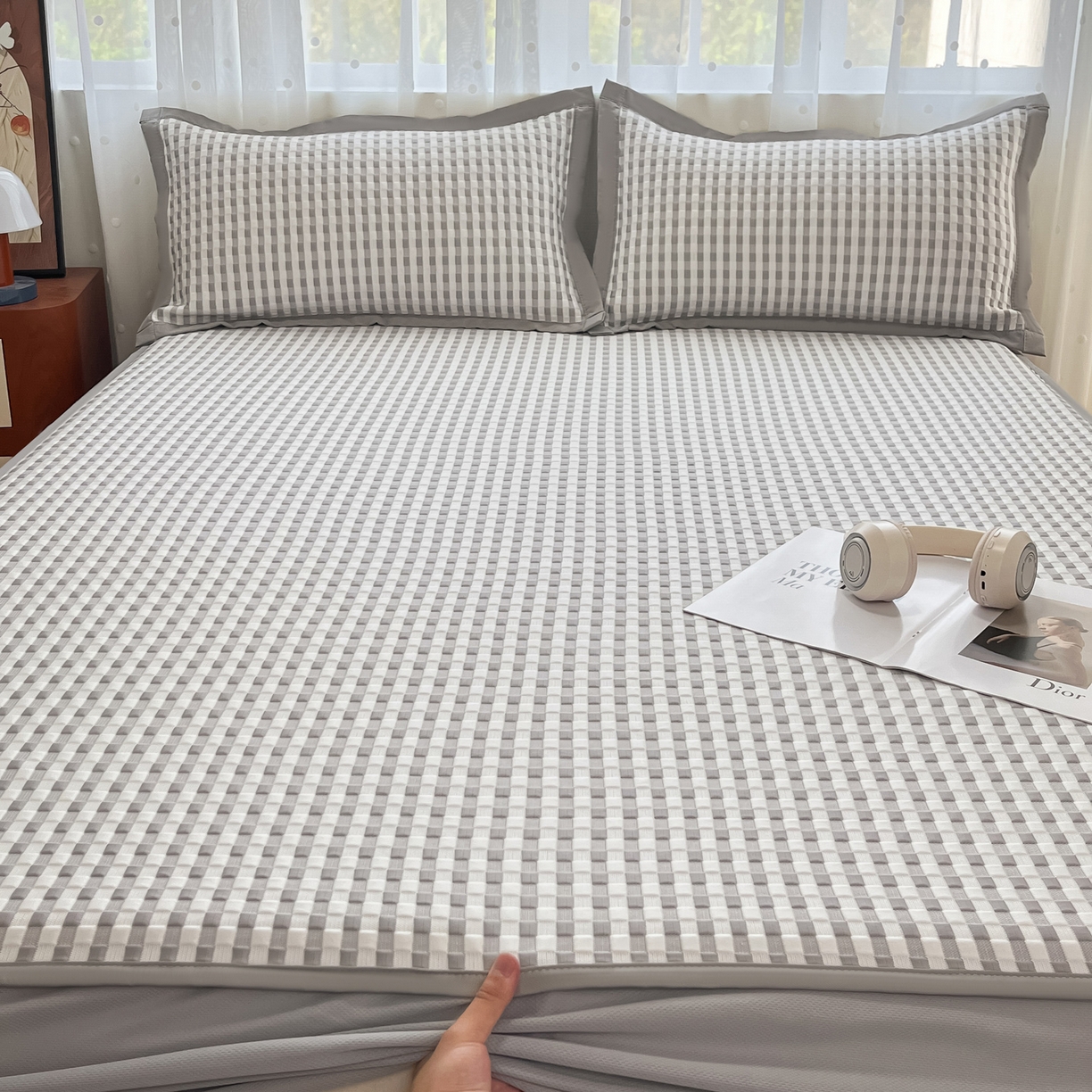 91家纺网 家纺一手货源 找家纺 摩妮卡 2026新款豆豆凉席PE高分子凉感床笠软席冰丝席三件套 色彩格-灰