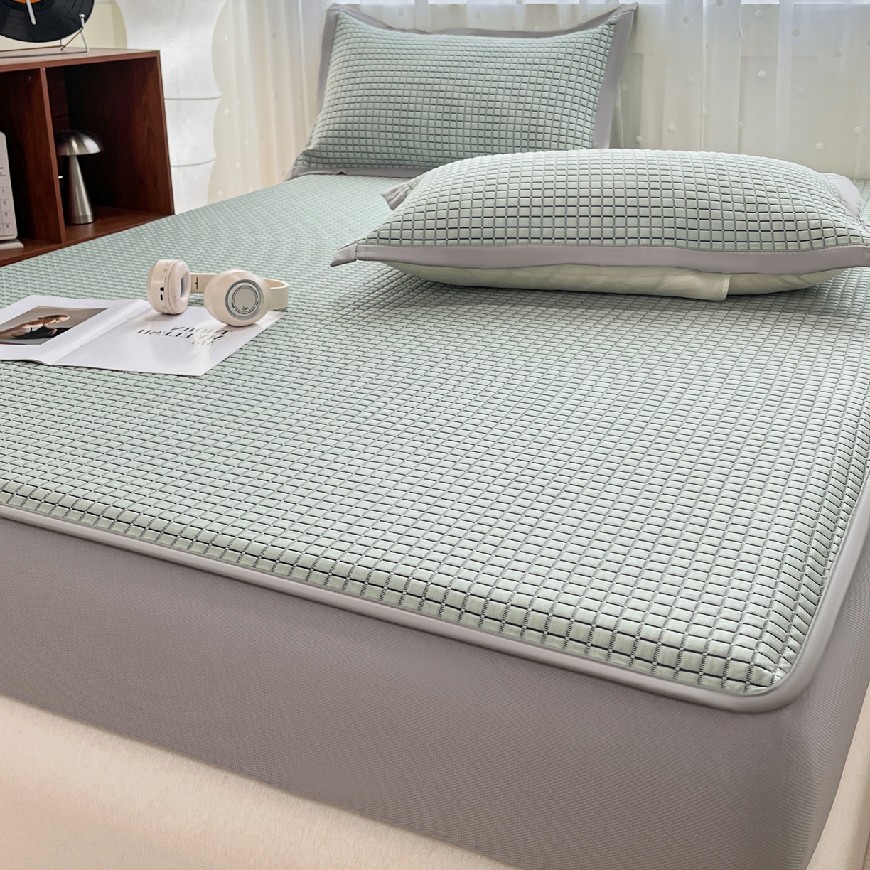 91家纺网 家纺一手货源 找家纺 摩妮卡 2026新款豆豆凉席PE高分子凉感床笠软席冰丝席三件套 几何花境-绿