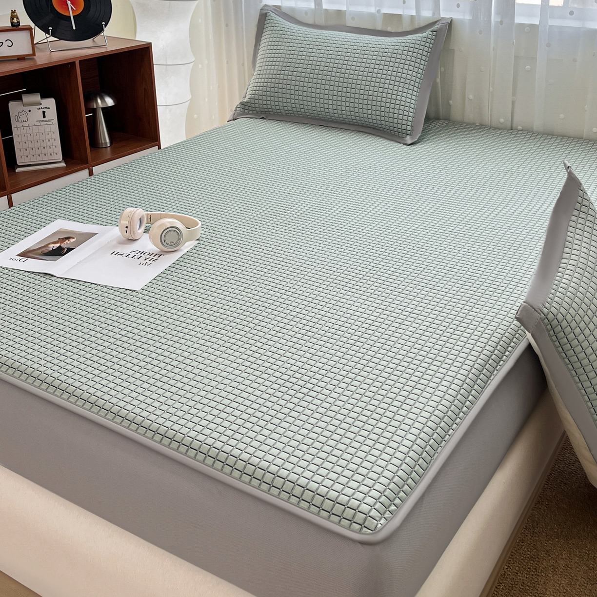 91家纺网 家纺一手货源 找家纺 摩妮卡 2026新款豆豆凉席PE高分子凉感床笠软席冰丝席三件套 几何花境-绿