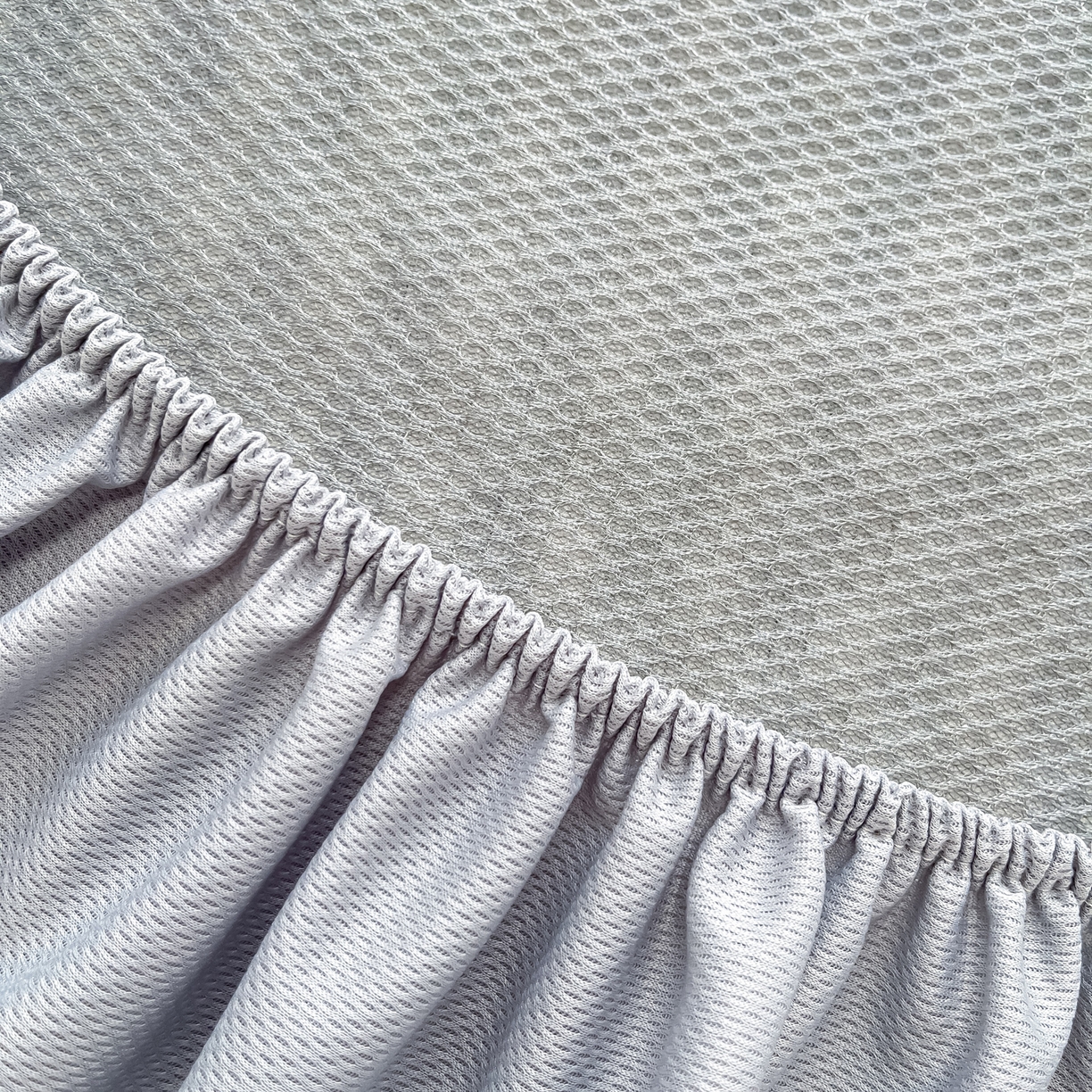 91家纺网 家纺一手货源 找家纺 摩妮卡 2026新款豆豆凉席PE高分子凉感床笠软席冰丝席三件套 色彩格-蓝