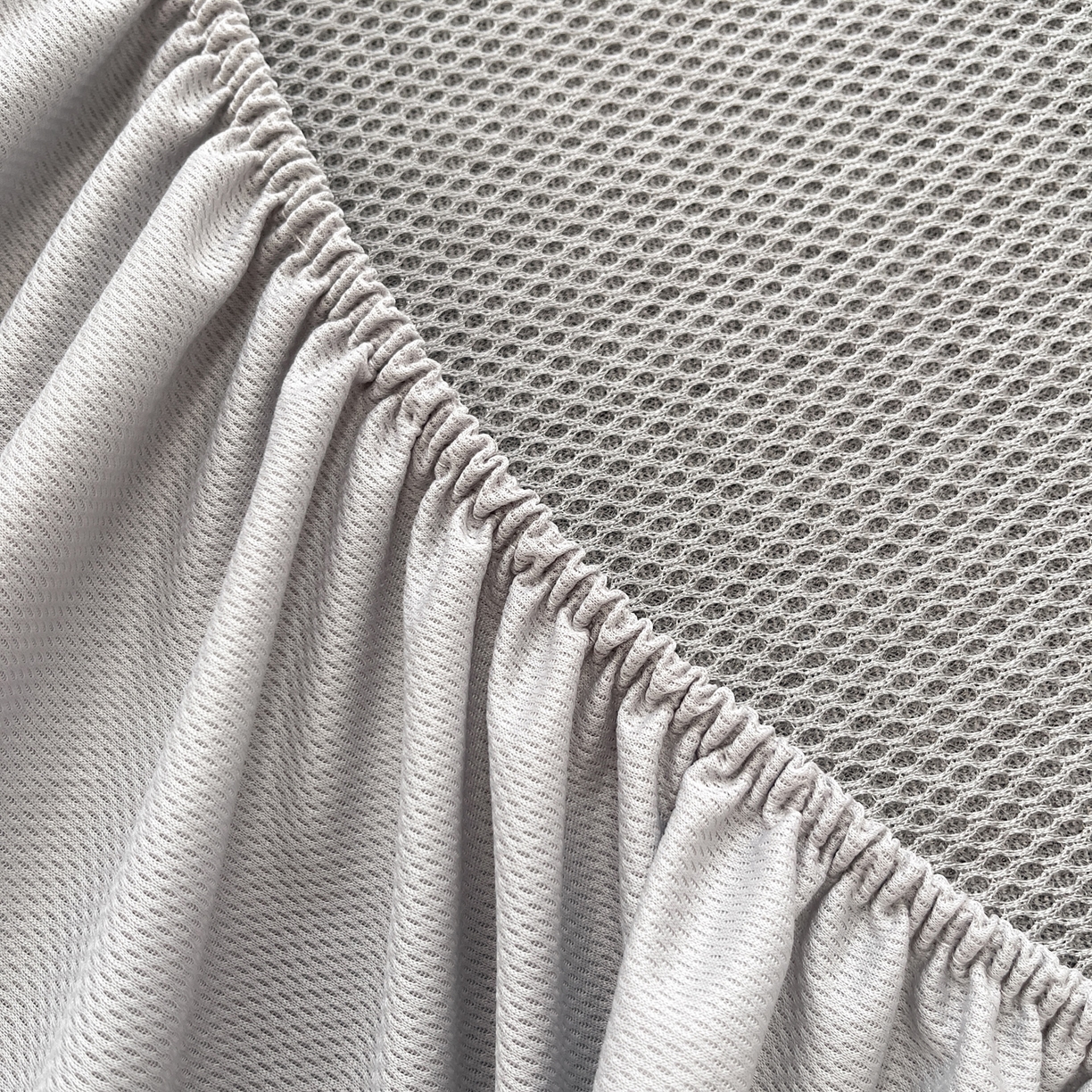 91家纺网 家纺一手货源 找家纺 摩妮卡 2026新款豆豆凉席PE高分子凉感床笠软席冰丝席三件套 色彩格-粉