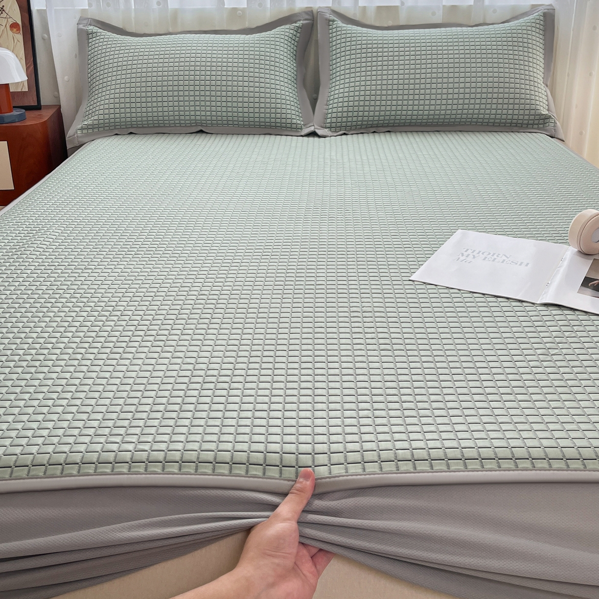 91家纺网 家纺一手货源 找家纺 摩妮卡 2026新款豆豆凉席PE高分子凉感床笠软席冰丝席三件套 几何花境-绿