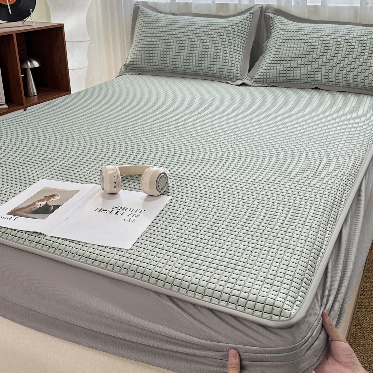 91家纺网 家纺一手货源 找家纺 摩妮卡 2026新款豆豆凉席PE高分子凉感床笠软席冰丝席三件套 几何花境-绿