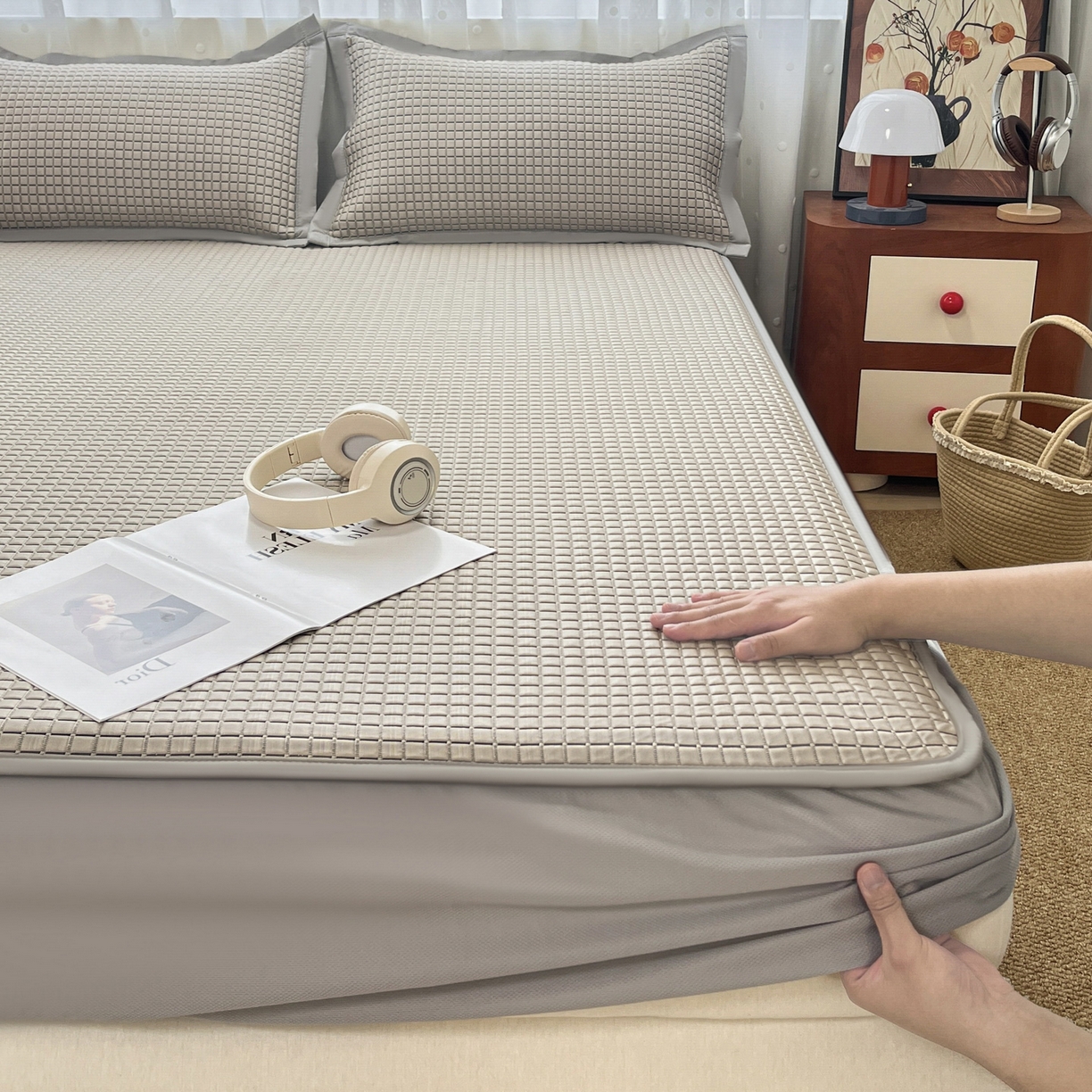 91家纺网 家纺一手货源 找家纺 摩妮卡 2026新款豆豆凉席PE高分子凉感床笠软席冰丝席三件套 几何花境-卡其