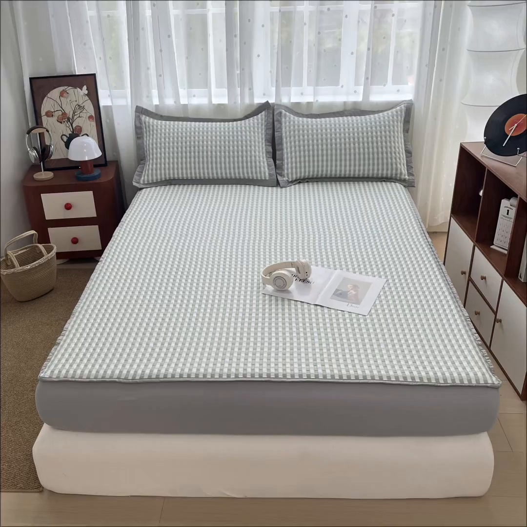 91家纺网 家纺一手货源 找家纺 摩妮卡 2026新款豆豆凉席PE高分子凉感床笠软席冰丝席三件套 色彩格-绿