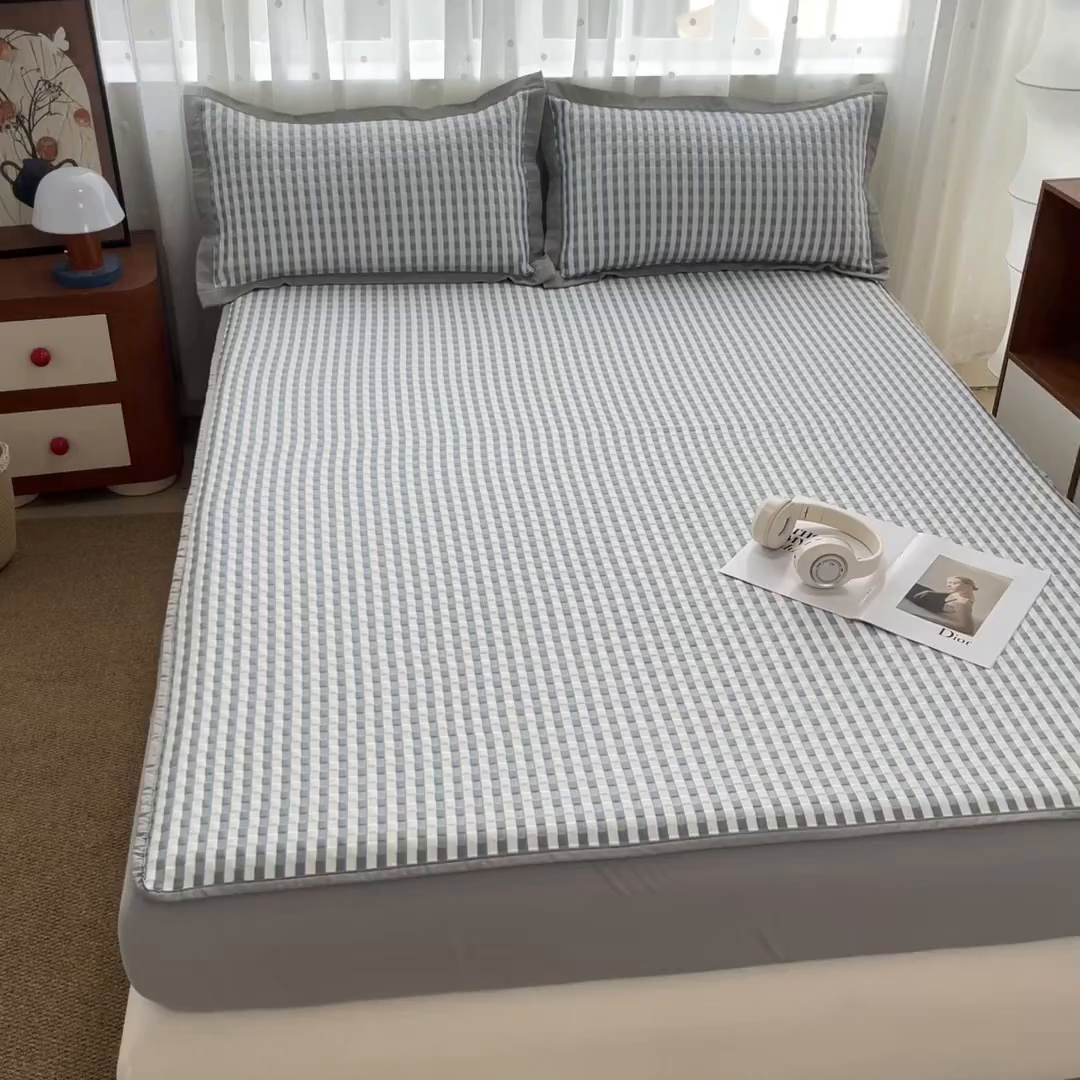 91家纺网 家纺一手货源 找家纺 摩妮卡 2026新款豆豆凉席PE高分子凉感床笠软席冰丝席三件套 色彩格-蓝