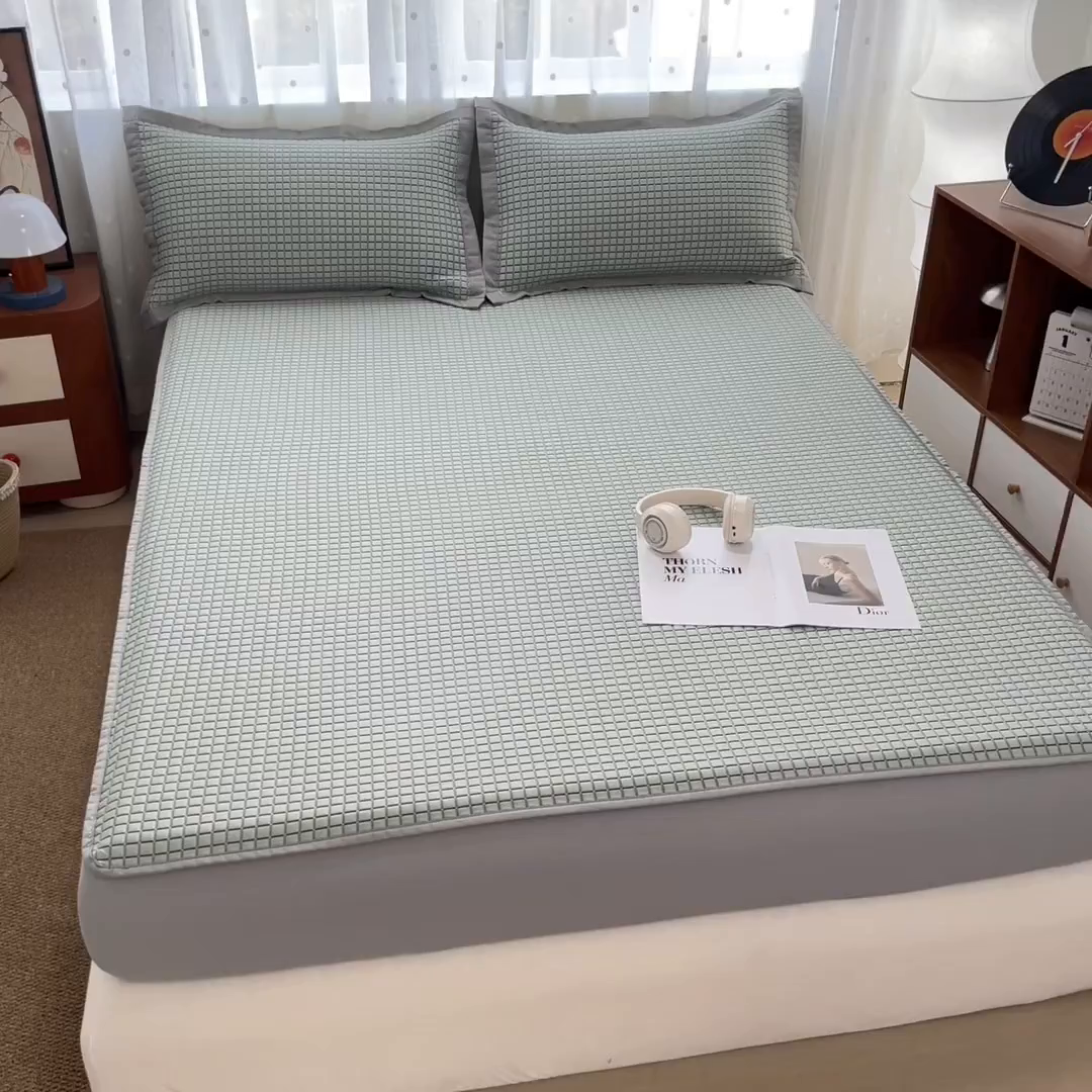 91家纺网 家纺一手货源 找家纺 摩妮卡 2026新款豆豆凉席PE高分子凉感床笠软席冰丝席三件套 几何花境-绿