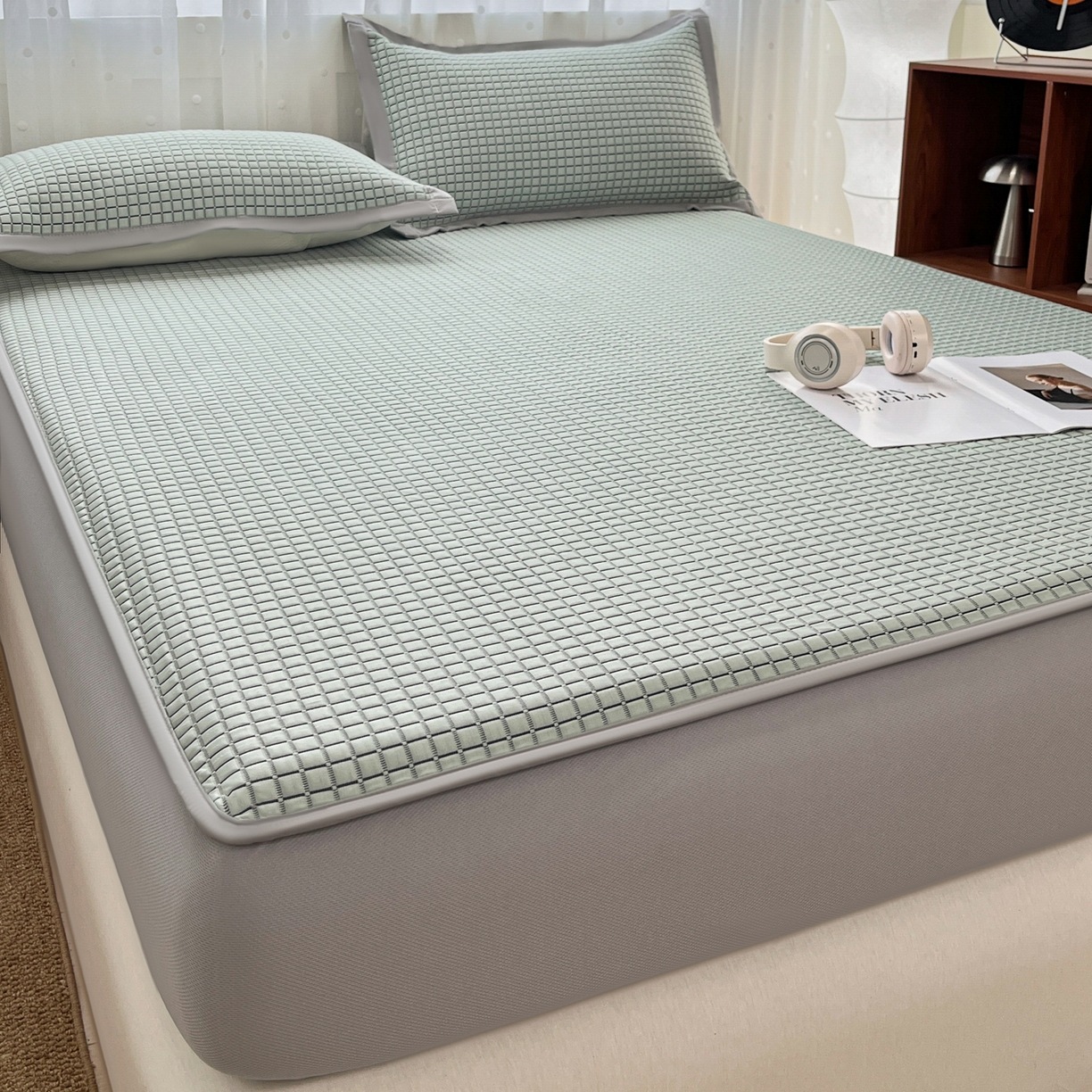 91家纺网 家纺一手货源 找家纺 摩妮卡 2026新款豆豆凉席PE高分子凉感床笠软席冰丝席三件套 几何花境-绿