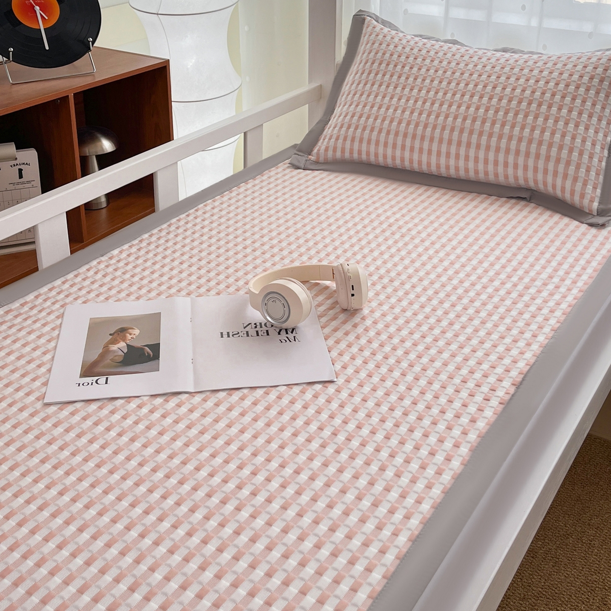 91家纺网 家纺一手货源 找家纺 （总）摩妮卡 2026新款豆豆冰丝席PE高分子凉感学生床软席凉席上下铺三件套