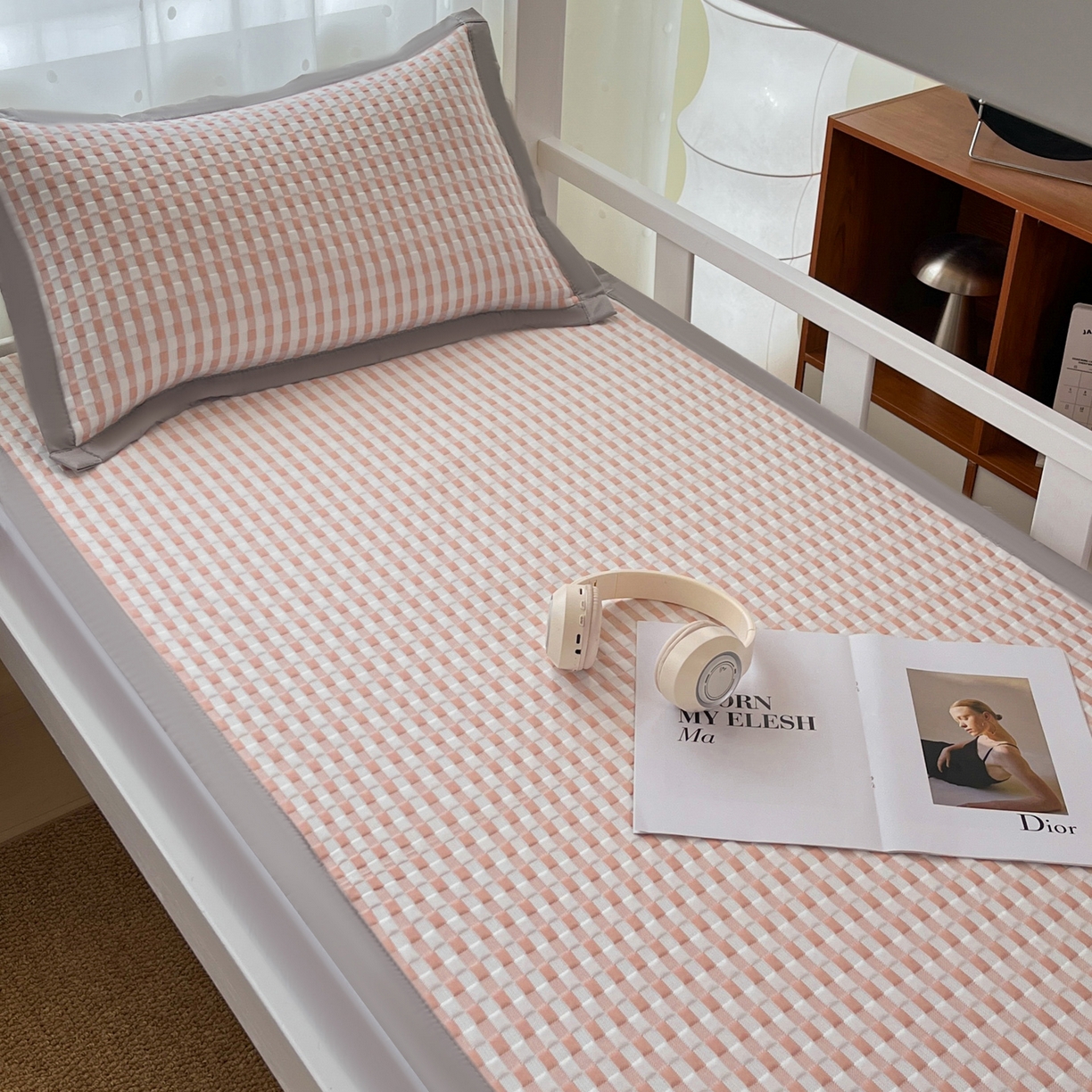 91家纺网 家纺一手货源 找家纺 （总）摩妮卡 2026新款豆豆冰丝席PE高分子凉感学生床软席凉席上下铺三件套