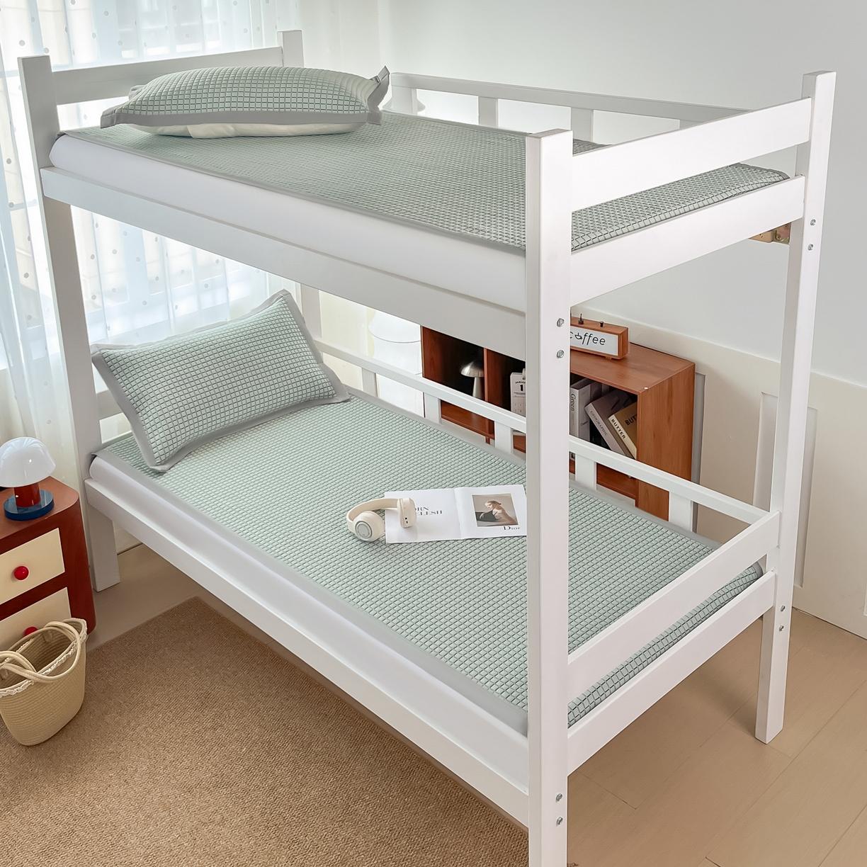 91家纺网 家纺一手货源 找家纺 摩妮卡 2026新款豆豆冰丝席PE高分子凉感学生床软席凉席上下铺三件套 序格-水绿