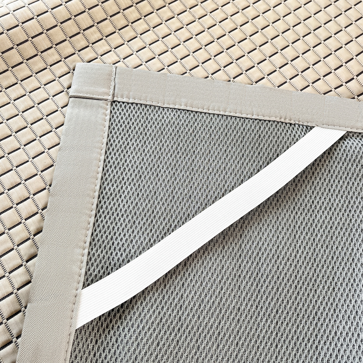 91家纺网 家纺一手货源 找家纺 摩妮卡 2026新款豆豆冰丝席PE高分子凉感学生床软席凉席上下铺三件套 序格-摩卡