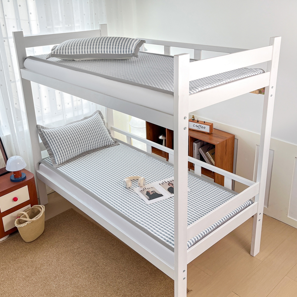 91家纺网 家纺一手货源 找家纺 摩妮卡 2026新款豆豆冰丝席PE高分子凉感学生床软席凉席上下铺三件套 格韵-白蓝