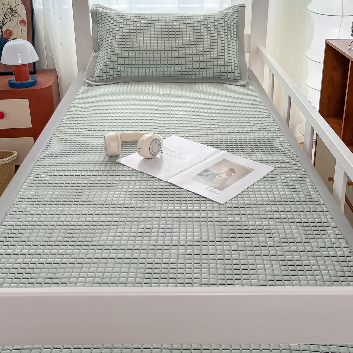 91家纺网 家纺一手货源 找家纺 摩妮卡 2026新款豆豆冰丝席PE高分子凉感学生床软席凉席上下铺三件套 序格-水绿