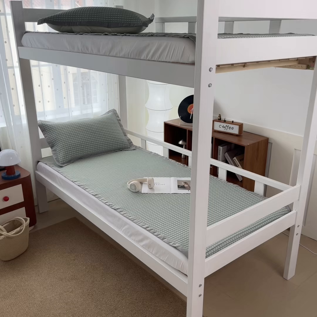 91家纺网 家纺一手货源 找家纺 摩妮卡 2026新款豆豆冰丝席PE高分子凉感学生床软席凉席上下铺三件套 序格-水绿