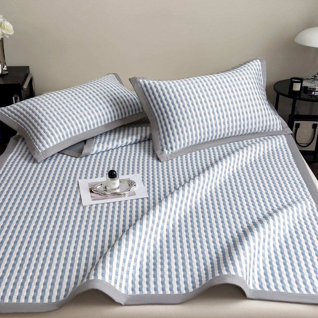 91家纺网 家纺一手货源 找家纺 （总）摩妮卡 2026新款PE高分子凉感值过0.25格子豆豆软席三件套冰丝席-床席款