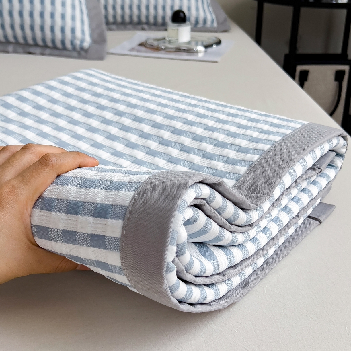 91家纺网 家纺一手货源 找家纺 （总）摩妮卡 2026新款PE高分子凉感值过0.25格子豆豆软席三件套冰丝席-床席款