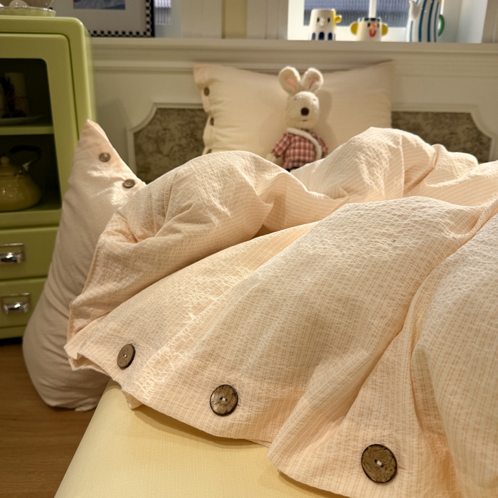 91家纺网 家纺一手货源 找家纺 水墨江南 2026新款无印风水洗提花纽扣款四件套 蜜粉条-黄