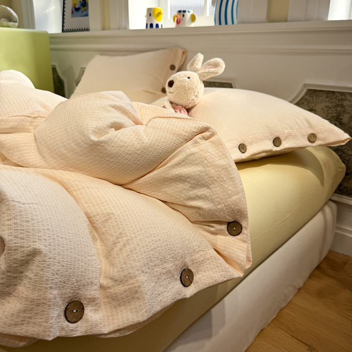 91家纺网 家纺一手货源 找家纺 水墨江南 2026新款无印风水洗提花纽扣款四件套 蜜粉条-黄