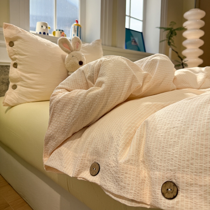 91家纺网 家纺一手货源 找家纺 水墨江南 2026新款无印风水洗提花纽扣款四件套 蜜粉条-黄