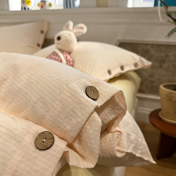 91家纺网 家纺一手货源 找家纺 水墨江南 2026新款无印风水洗提花纽扣款四件套 蜜粉条-黄